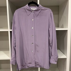 Excellent condition: Bloomingdale’s purple silk button down shirt, size M